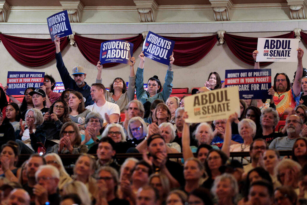 Photo: CHIP SOMODEVILLA / GETTY IMAGES NORTH AMERICA / AFP תומכיו של עבדול א-סייד המועמד הדמוקרטי ל סנאט ב מישיגן ארה"ב בחירות אמצע 11 באוקטובר