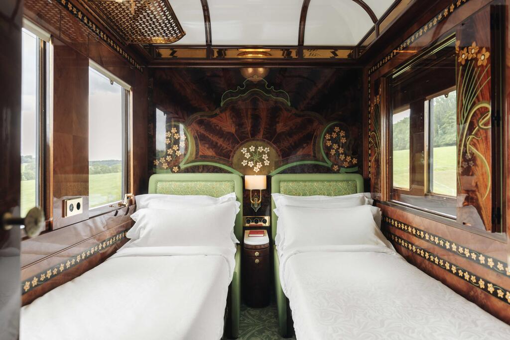 A night on the rails: one of the Orient Express's upgraded suites (Photo: belmond.com) אוריינט אקספרס, רכבת היוקרה של אירופה
