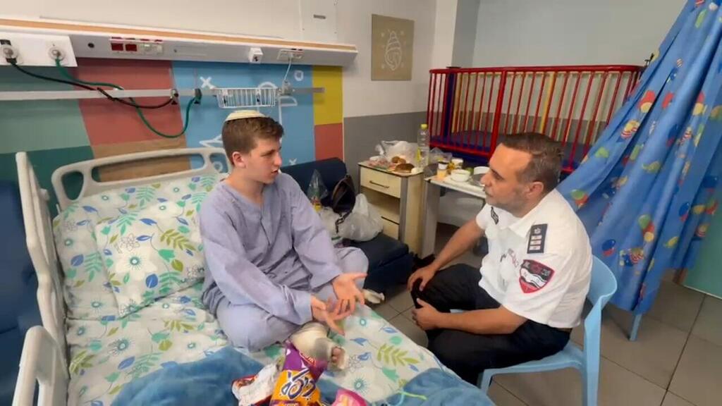 MDA youth volunteer Yair Frankenthal was injured in the blast (Photo: Courtesy of Magen David Adom) יאיר פרנקנטל, מתנדב נוער מדא, עם הנער שנפצע מהפיצוץ ברכס רמים