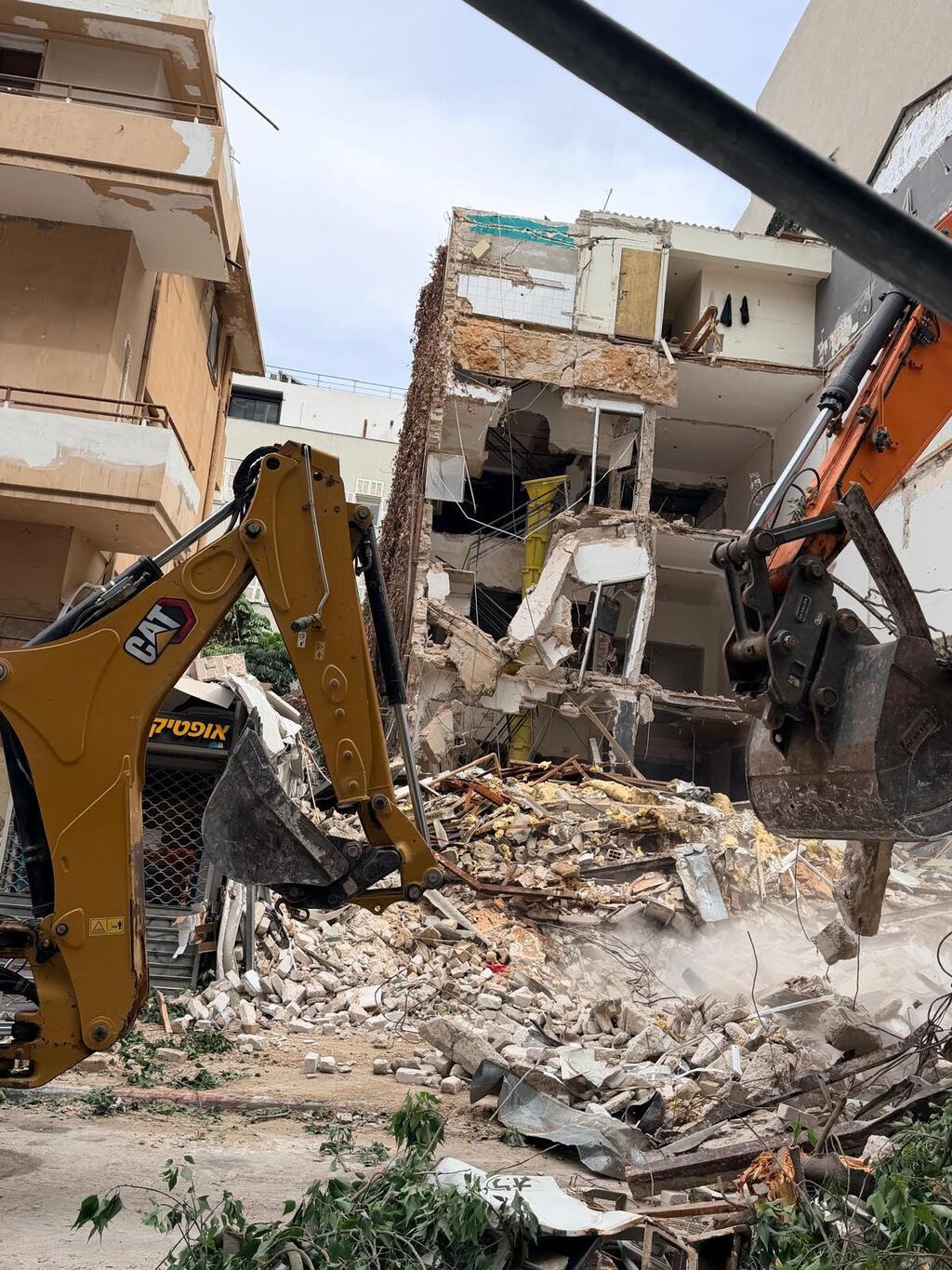 The collapsed building at 63 Nahalat Binyamin St. in Tel Aviv (Photo: Ministry of Labor) הבניין שקרס ברחוב נחלת בנימין 63 תל אביב