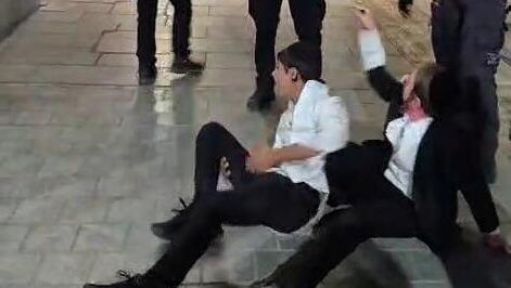 מפרי סדר נעצרו לאחר שניסו לפרוץ למשרדי תוכנית קודקוד