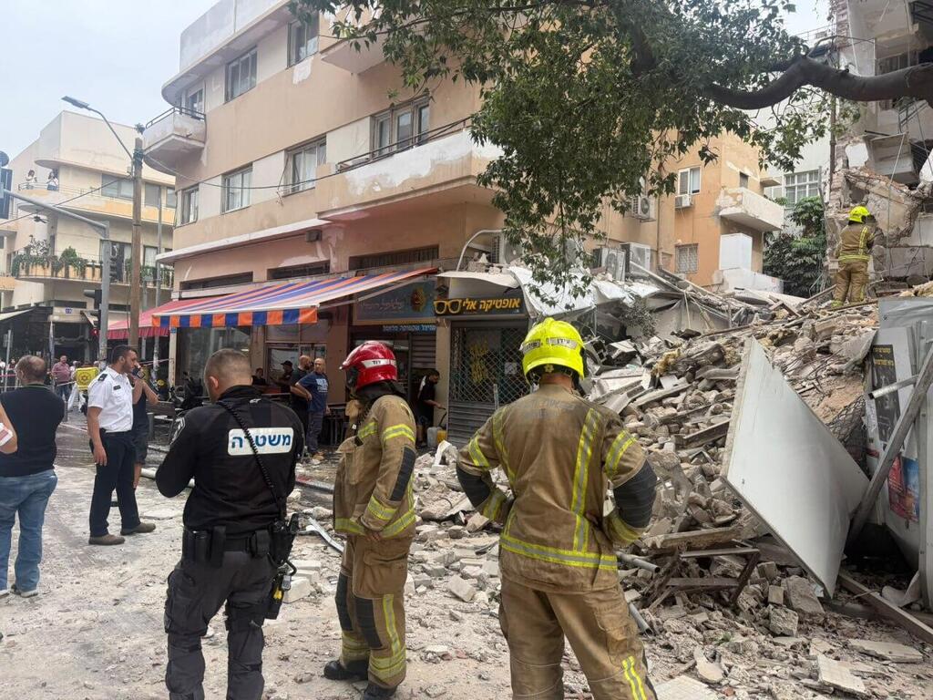 Photo: Israeli Police Spokesperson קריסת מבנה בנחלת בנימין פינת רוטשילד בתל אביב