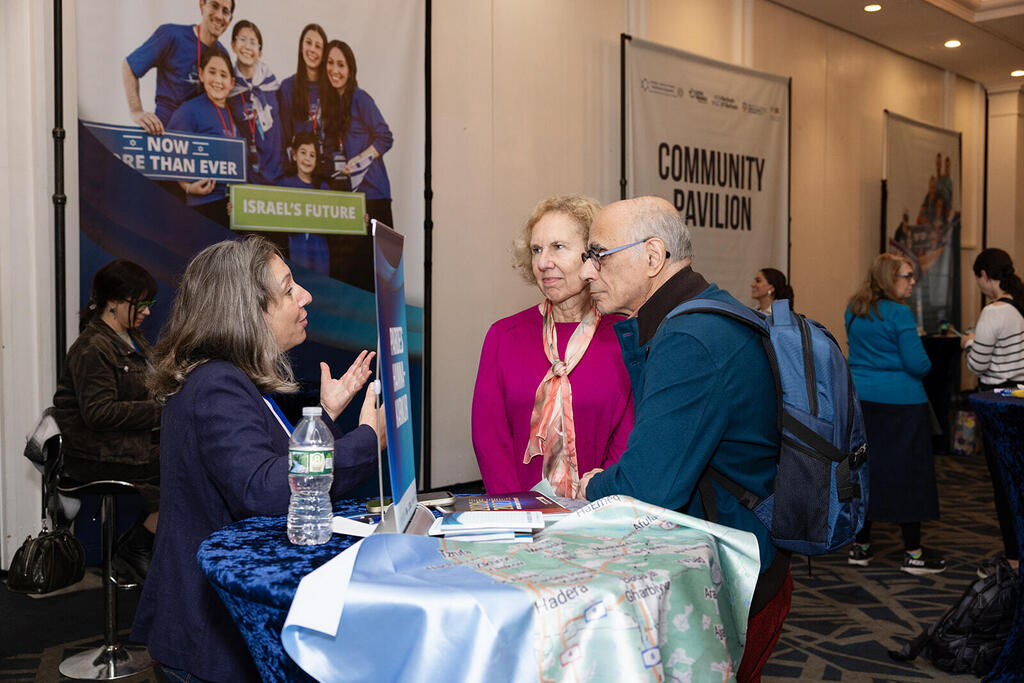 Beyond choosing where to live, attendees could meet individually with immigration advisers (Photo: Nitzan Keynan) Beyond choosing where to live, attendees could meet individually with immigration advisers