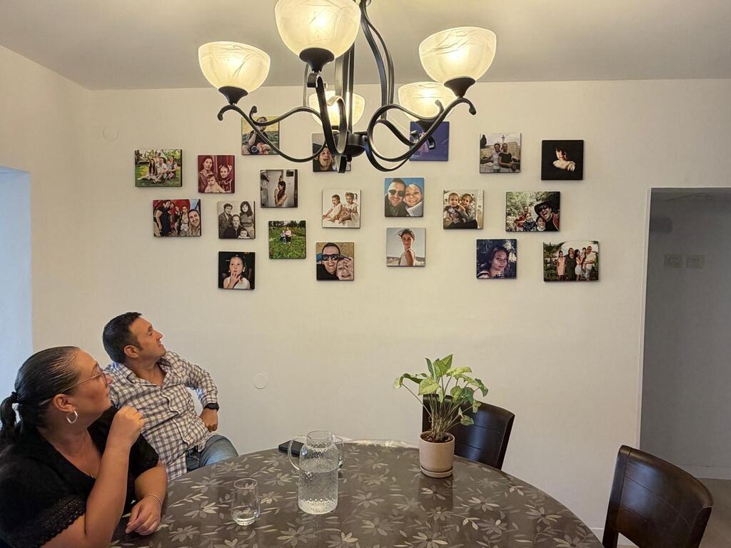 The Weintraub family (Photo: Assi Haim) משפחת וינטרוב - על הספה