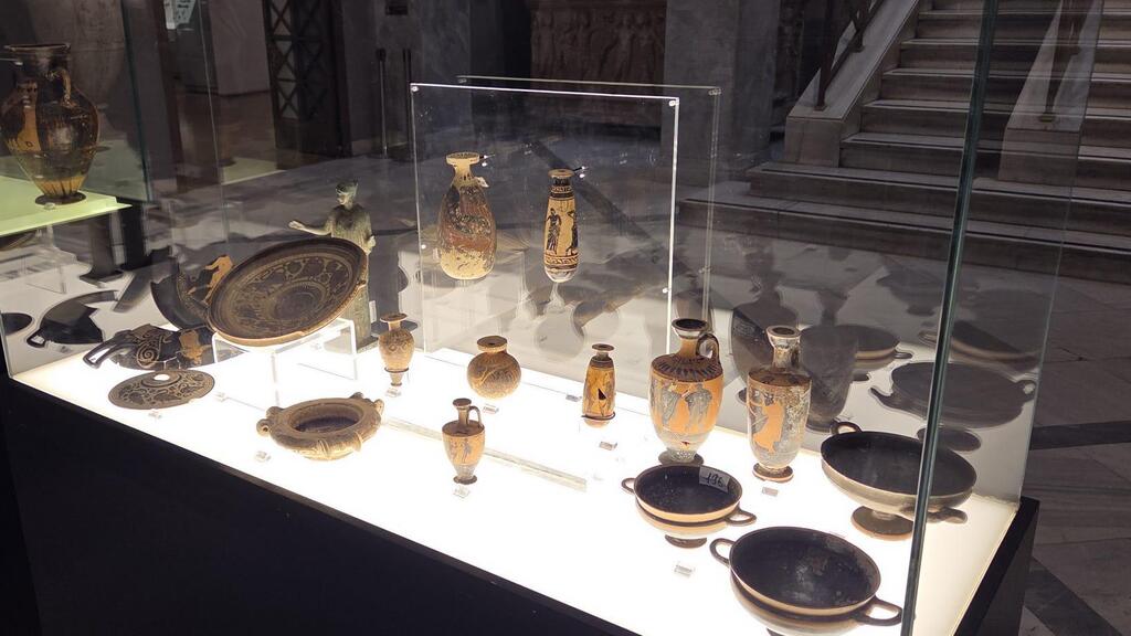 Photo: Antiquities Theft Prevention Unit, Israel Antiquities Authority הפריטים שהוחזרו ליוון
