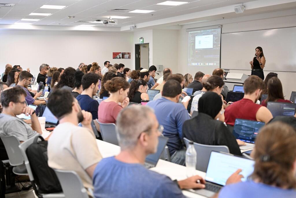 A hands-on Claude Code for Everyone workshop attended by dozens of students and academic and administrative staff (Photo: Rami Shelush, Technion Spokesperson’s Office) A hands-on Claude Code for Everyone workshop attended by dozens of students and academic and administrative staff