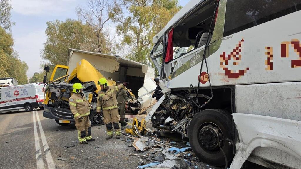 תאונת דרכים קטלנית בין אוטובוס למשאית בכביש 91 סמוך למחניים