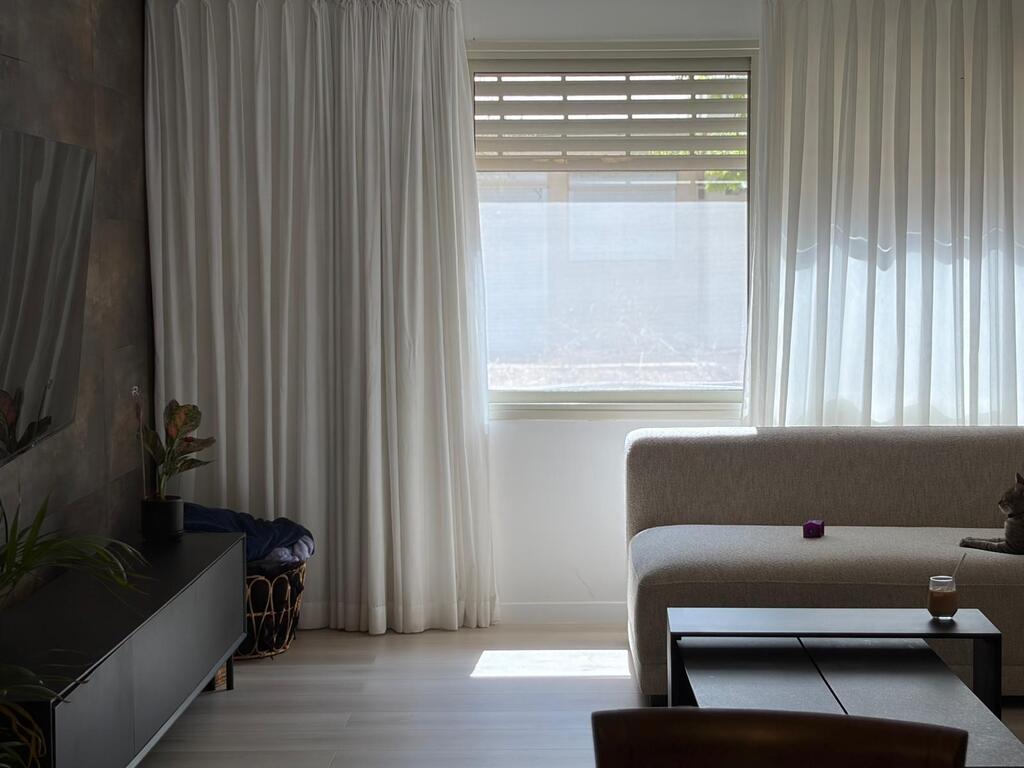 The Weintraub's home (Photo: Assi Haim) משפחת וינטרוב - על הספה