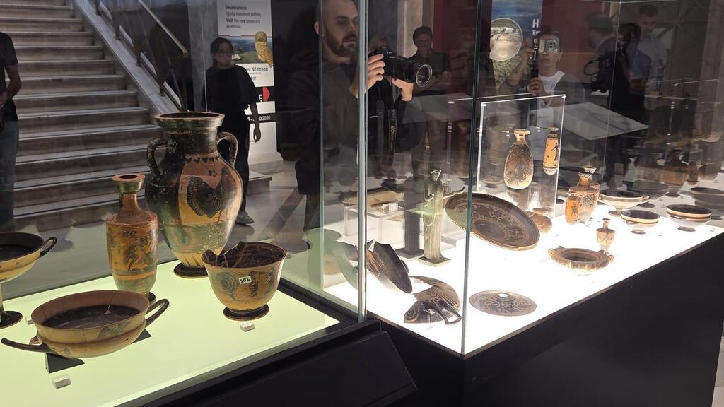 The ancient artifacts were discovered in warehouses in the Tel Aviv metropolitan area (Photo: Antiquities Theft Prevention Unit, Israel Antiquities Authority) הפריטים העתיקים התגלו במחסנים בגוש דן