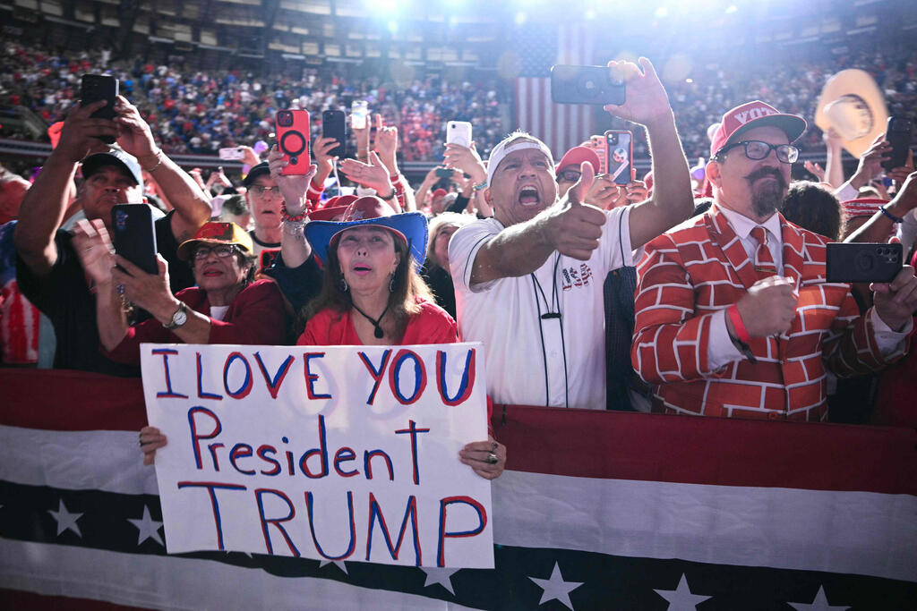 Trump supporters at a rally in San Antonio. Many remain less enthusiastic about Paxton himself (Photo: Mandel NGAN / AFP) עצרת של טראמפ למען קן פקסטון המועמד הרפובליקני ב מרוץ ל סנאט ב טקסס בחירות אמצע ארה"ב בסן אנטוניו