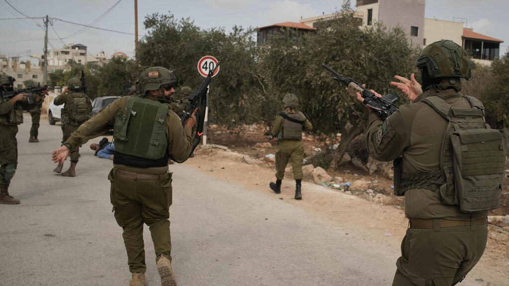 IDF troops deployed to clashes in the village of Abu Falah on Friday (Photo: AP Photo/Leo Correa) אבו פאלח