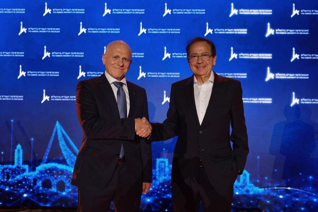 John Paulson and Hebrew University President Prof. Tamir Sheafer (Photo: David Salem) ג'ון פולסון ונשיא האוניברסיטה פרופ' תמיר שפר