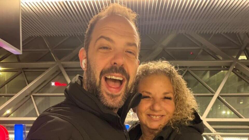 Michael Milner and his mother, Heidi Levine, at Krakow Airport (Photo: Courtesy) מיכאל והיידי לוין בשדה התעופה בקרקוב