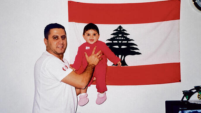 Sonia an her dad, George (Photo: Family album) סוניה כשהייתה קטנה