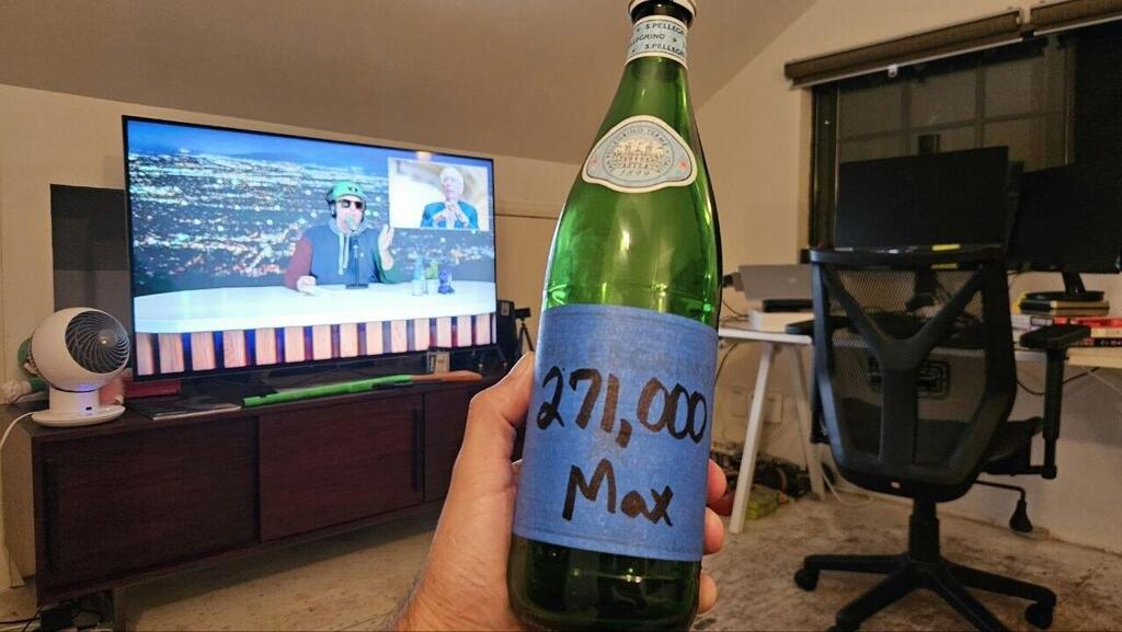 A Molotov cocktail allegedly prepared by the suspect (Photo: X) בקבוק תבערה שהכין החשוד
