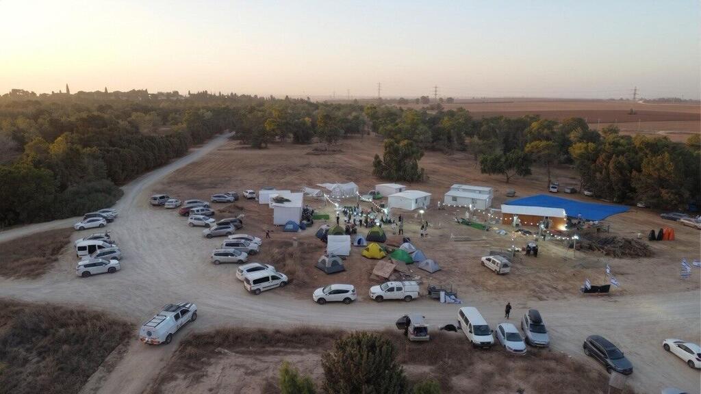 Photo: Nachala פעילים של תנועת נחלה הקימו בחמישי בלילה מאחז ביער שמחוני שבין כפר עזה לנחל עוז