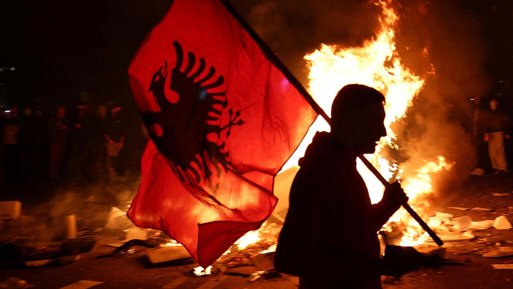 Anti-government protests and riots in Tirana, Albania (Photo: REUTERS/Florion Goga) אלבניה מהומות הפגנות נגד ראש הממשלה טיראנה