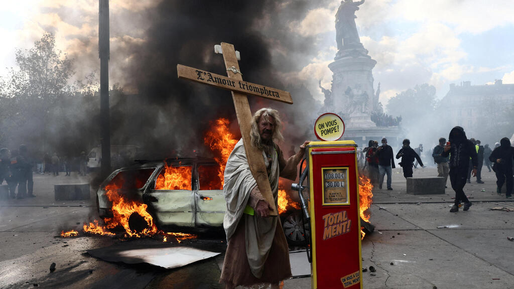 Paris (Photo: REUTERS/Jack Taylor) צרפת מהומות פריז 17 באוקטובר