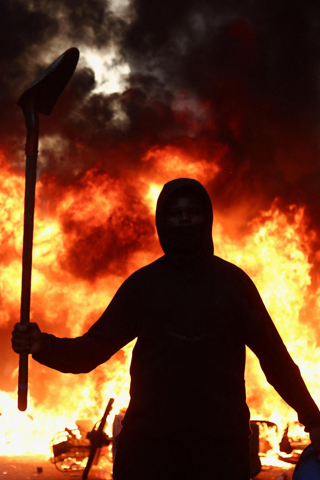Riots in Paris (Photo: Abdul Saboor/Reuters) 18 באוקטובר מהומות צרפת פריז