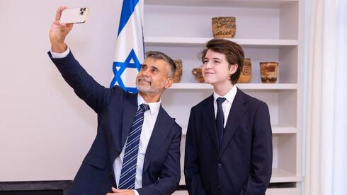 בקרוב יגיע לחקור בישראל. סימונס והשגריר סרנגה