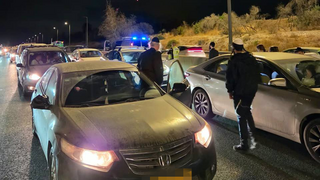  חסימה בכביש 1 בעקבות חשודים בעבירות ביטחוניות