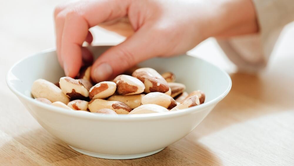 Eating too many Brazil nuts can lead to excessive selenium intake. (Photo: Shutterstock/yul38885) אגוזים ברזיל