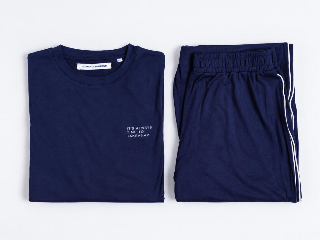 Pajamas included in the new sleep kit (Photo: El Al Spokesperson's Office) הפיג'מה בערכת השינה החדשה בשיתוף פעולה עם TAKEANAP