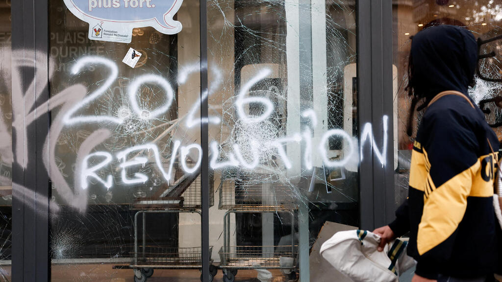Destruction in Paris after the riots in France (Photo: REUTERS/Benoit Tessier) צרפת פריז הרס אחרי ה מהומות