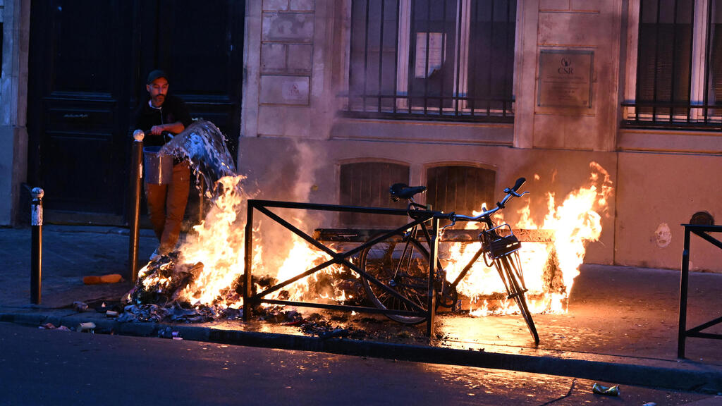 Paris riots (Photo: AP Photo/Emma Da Silva) צרפת פריז מהומות 18 אוקטובר