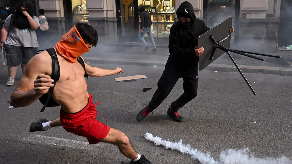Riots in Milan, Italy, on October 17 (Photo: Piero CRUCIATTI / AFP) 17 באוקטובר מהומות מילאנו איטליה