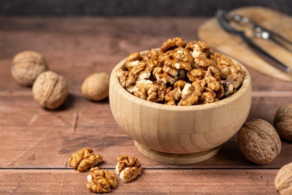 eating walnuts may have a beneficial effect on certain markers associated with cardiovascular health (Photo: Shutterstock/Erhan Inga) אגוזים מלך