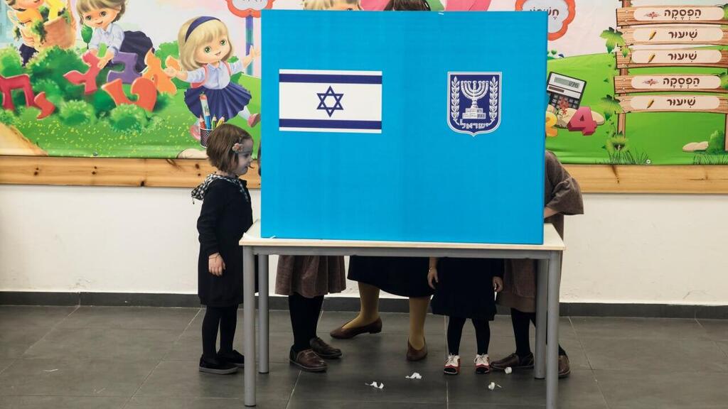 1 in 9 registered Israeli voters lives abroad (Photo: Amir Levi\GettyImages) בחירות הצבעה פתק קלפי