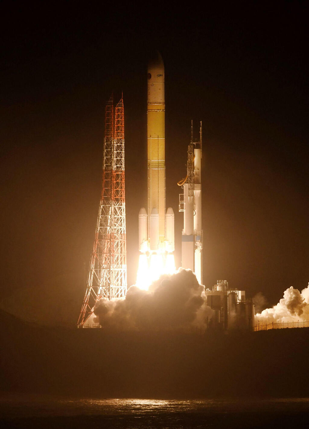 The H3 rocket, carrying the Martian Moons eXploration (MMX) spacecraft, is launched at the Tanegashima Space Center in Kagoshima Prefecture (Photo: JIJI Press / AFP) The H3 rocket, carrying the Martian Moons eXploration (MMX) spacecraft, is launched at the Tanegashima Space Center in Kagoshima Prefecture