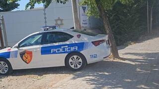 ניידת משטרה ליד אחד המוסדות היהודיים