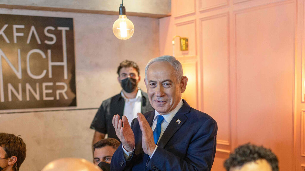 Prime Minister Benjamin Netanyahu at a campaign event in Dimona (Photo: Ilia Yefimovich/AFP) ראש הממשלה בנימין נתניהו בקמפיין בחירות בדימונה