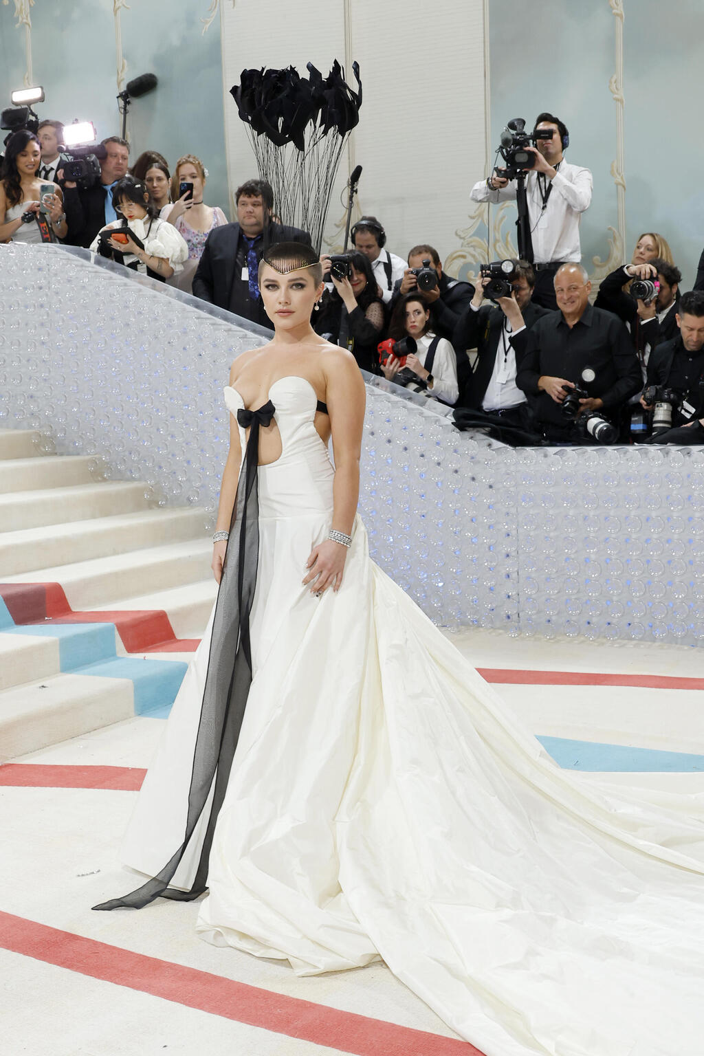 Florence Pugh in a Valentino gown at the 2023 Met Gala (Photo: Mike Coppola/Getty Images) פלורנס פיו בגאלה של המטרופוליטן, 2023