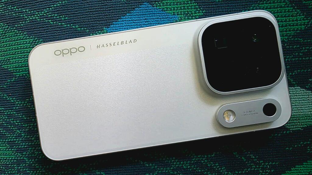 A closer look at the Find X10 Pro Max during Oppo's launch event (Photo: Raphael Kahan) מתוך אירוע ההשקה של ה-Find X10 Pro Max