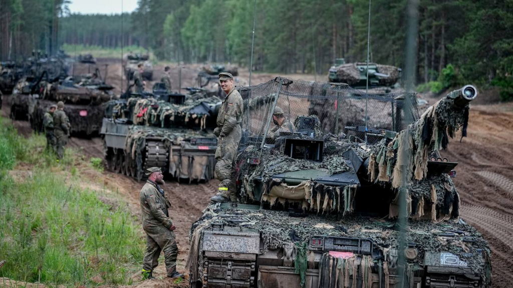 Tank from German armored brigade at NATO exercise in Lithuania. Alleged spy was interested in information about German forces in the country (Photo: Kay Nietfeld / dpa) טנק של החטיבה הגרמנית בתרגיל בליטא