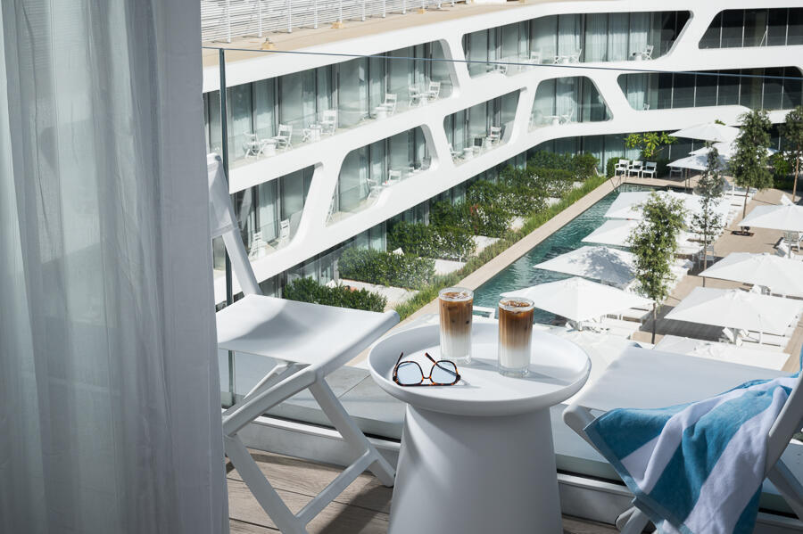 The Yacht hotel: Different rooms offer different views. Pool or marina? (Photo: Aya Ben Ezri) מלון The Yacht