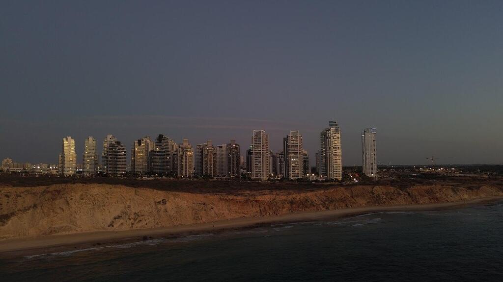 A night on Alien Hill, Netanya (Photo: Lior Abulafia) לילה בגבעת העב"מים