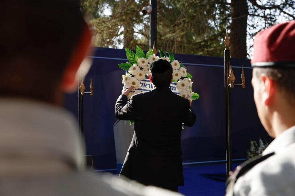 President Isaac Herzog lays a wreath at a state memorial ceremony for slain prime minister Yitzhak Rabin at Mount Herzl in Jerusalem (Photo: Hillel Ben Or) הנשיא הרצוג בטס הממלכתי לזכרו של יצחק רבין ז"ל