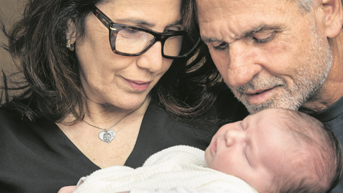 נירה ויגאל סרוסי עם לביא הקטן