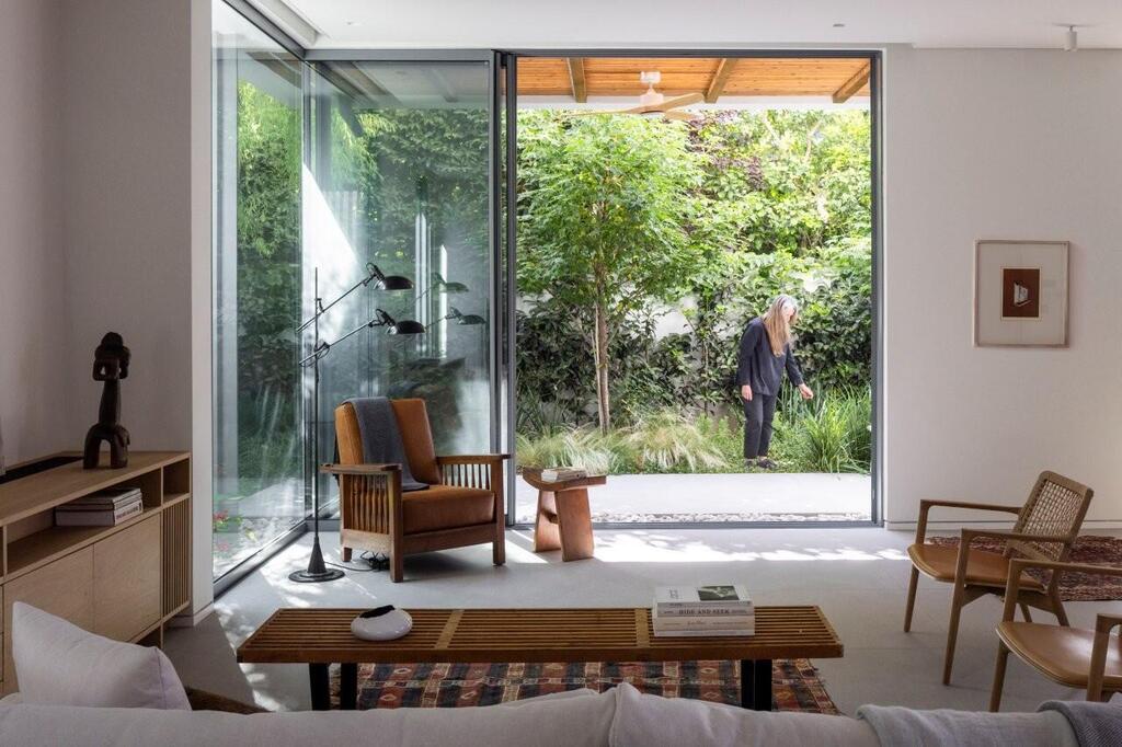 The living areas are arranged around an open courtyard, allowing the garden to penetrate the very heart of the home 