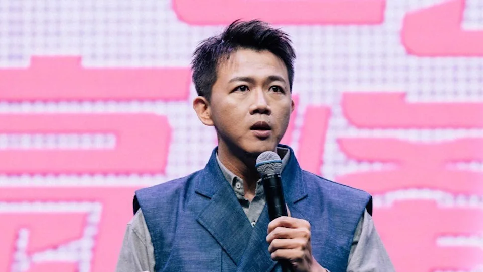 Taiwanese comedian Huang Yi-hao (Photo: Yahoo Taiwan) הקומיקאי הואנג יי-האו מטייוואן שהותקף אחרי שצחק על נשיא סין שי ג'ינפינג