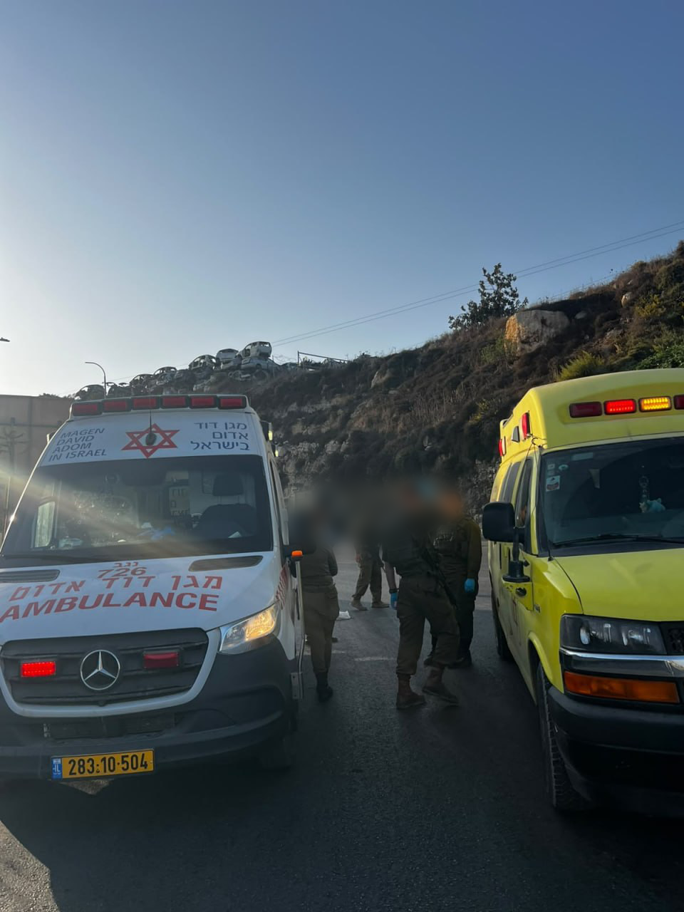 Magen David Adom teams at the scene of the attack (Photo: Magen David Adom) פיגוע ירי בכביש 35 צומת הזכוכית