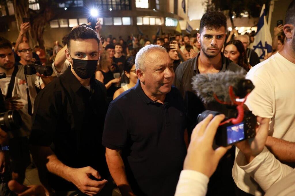 Gadi Eisenkot at the rally (Photo: Dana Kopel) עצרת בתל אביב
