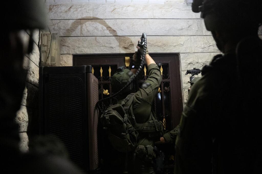IDF troops operating in Hebron (Photo: IDF) פעילות כוחות צה"ל לאיטום בתי המחבלים מהפיגוע בחברון