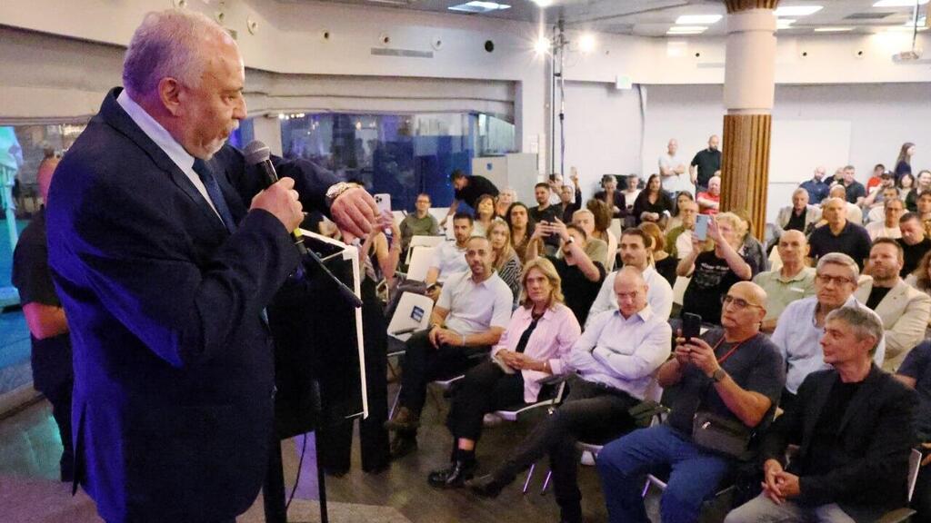 Avigdor Liberman meets campaign activists in Tel Aviv (Photo: Shaul Golan) כנס אביגדור ליברמן ישראל ביתנו פעילים תל אביב בחירות