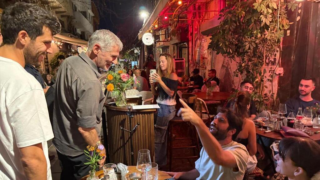 Yair Golan tours the flea market in Jaffa יאיר גולן פעילים בחירות הדמוקרטים 2026