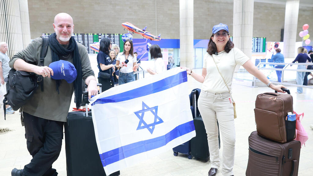 Photo: Dana Kopel הנוחתים בנתבג שבאו להצביע